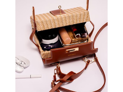 क्रॉसबॉडी स्ट्रॉ हार्ट बैग हॉर्स इटली जापान जस्ट बैग्स किड पर्स लार्ज माइक्रो